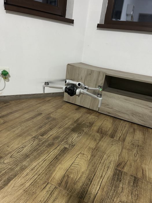 DJI Mini 4 Pro ca nouă