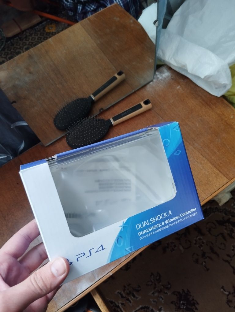 PLAYSTATION 4 slim 500 gb. Karopkasi sotiladi orginal