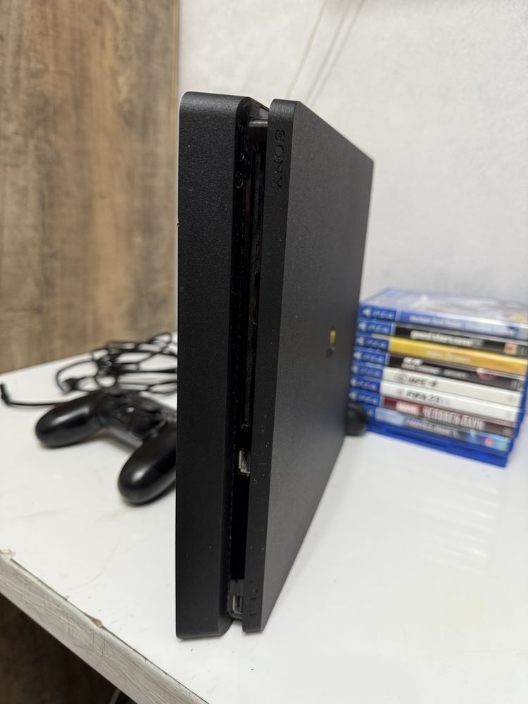Ps 4 slim 1tb в отличном состояний. Все в комплекте