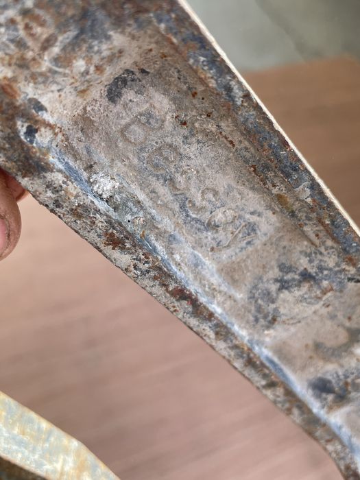 Menghina bessey 60cm x 20cm