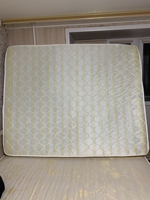 Продам Матрас в хорошем состоянии