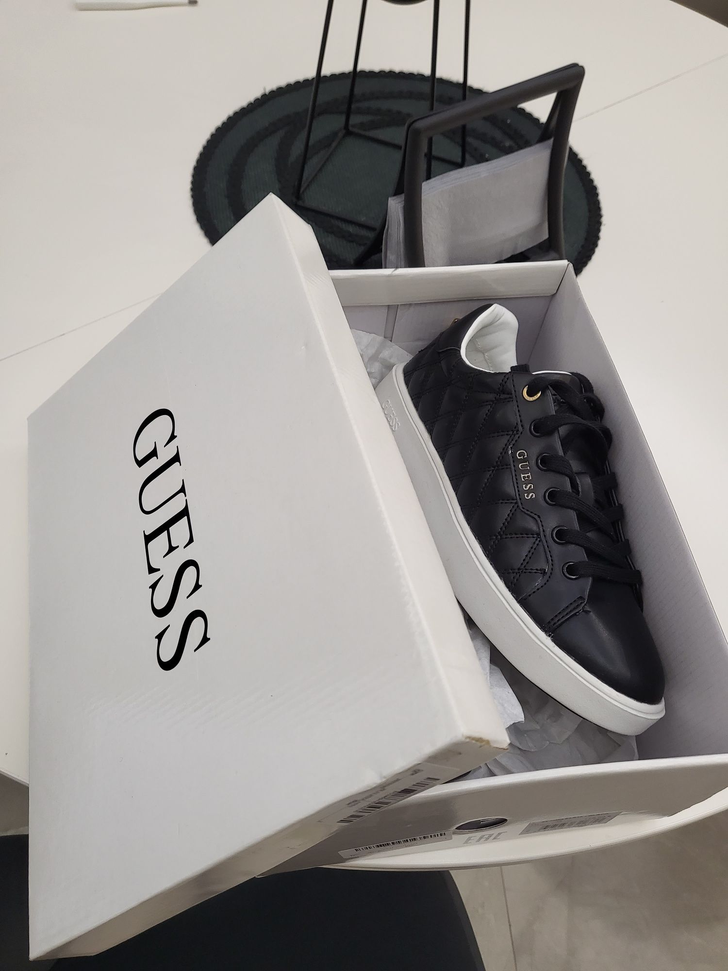 Нови кецове Guess