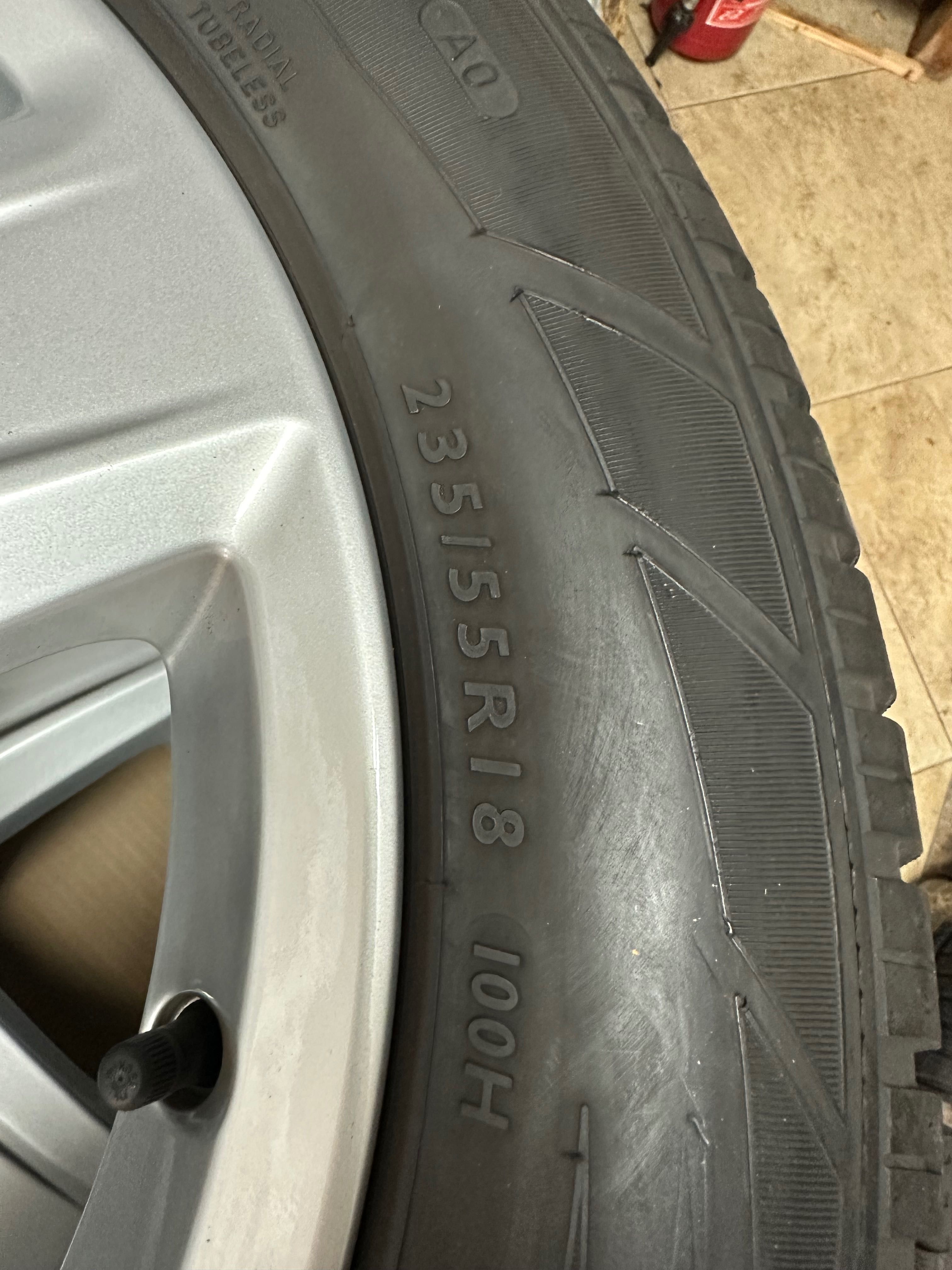 Зимни гуми Dunlop 235/55 R 18 с джанти за Ауди А6