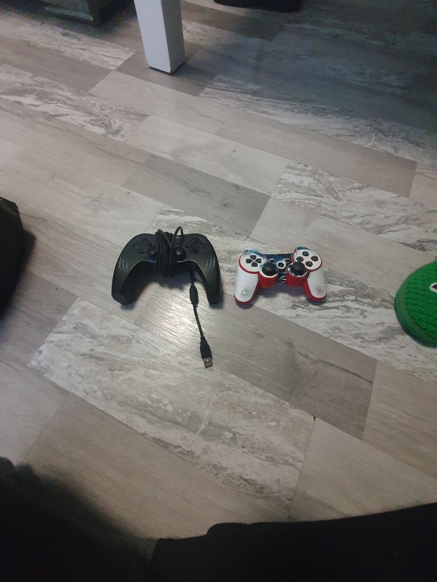 продавам PS3 модел CECH-4203C