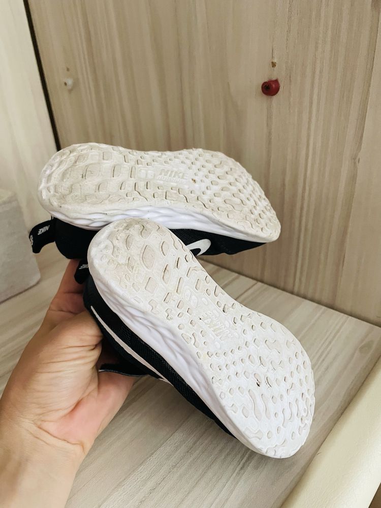Маратонки Nike 25 размер