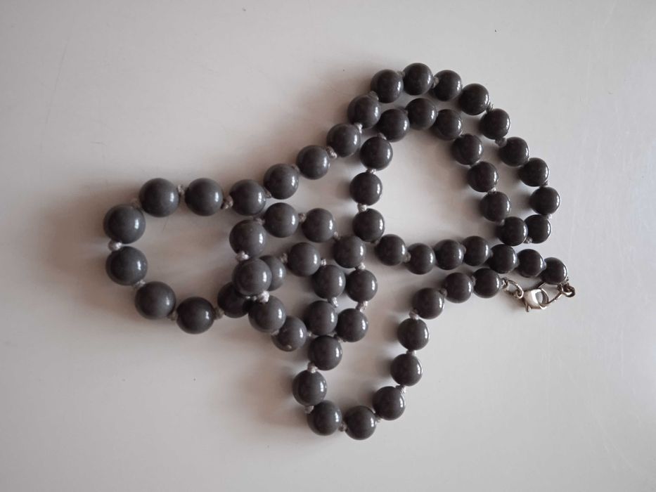 Нов сив дамски гердан