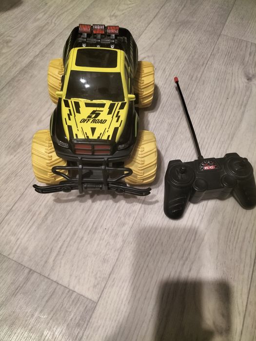 Продам машинку на пульте управления