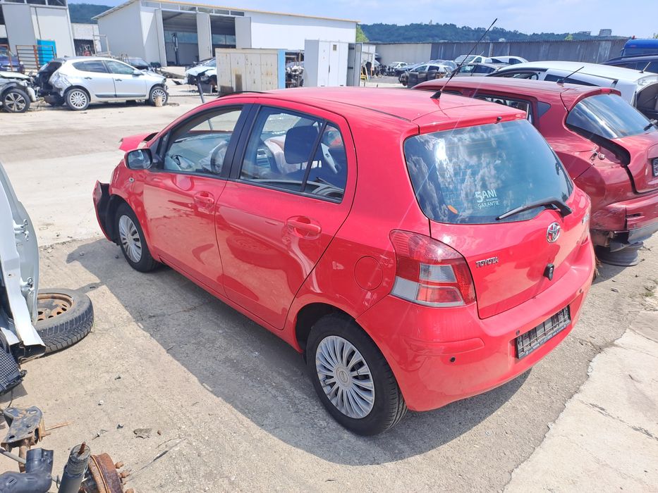 Dezmembrez Toyota yaris , cod motor 1kr-fe