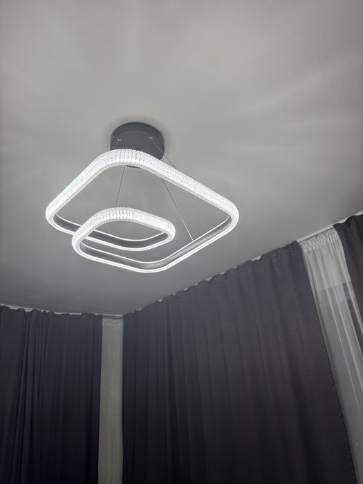 Продам светодиодную люстру 5 режимов , в отличном сосотоянии