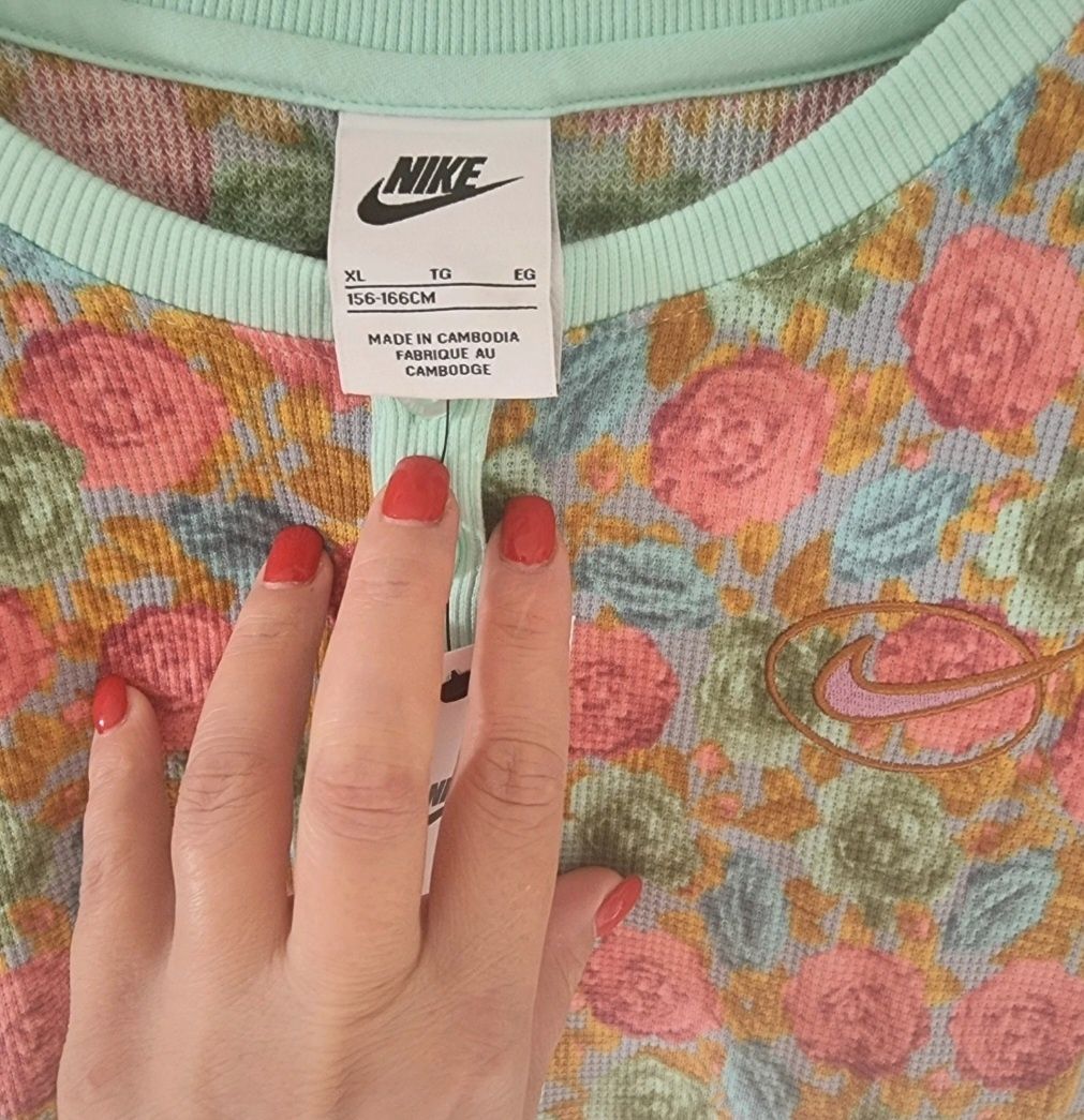 Bluza Nike, noua cu eticheta