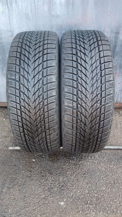 2бр. зимни 215/45/18 GoodYear Ultra Grip Performance 3
dot23
7.2mm
вно