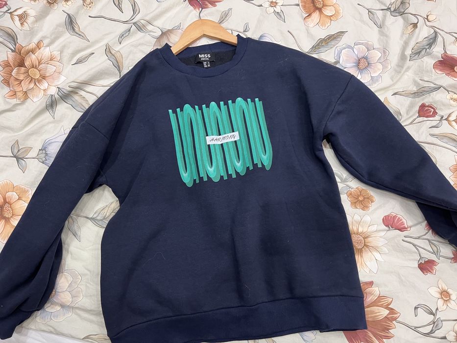 Свитшот, размер s/м. Цвет темно синий.
