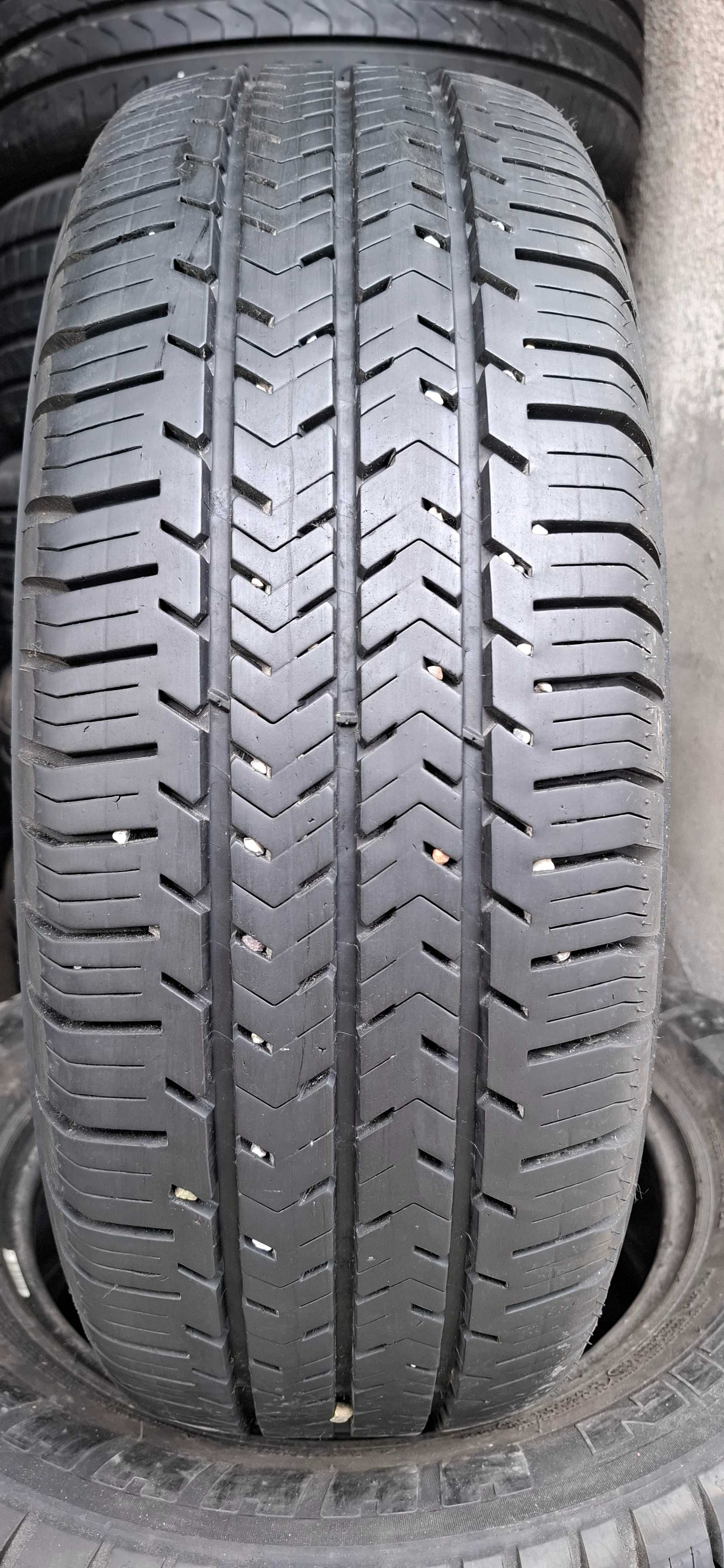 4бр. 215/65/16С Michelin 7.4mm грайфер, дот 22г. Предлагаме монтаж