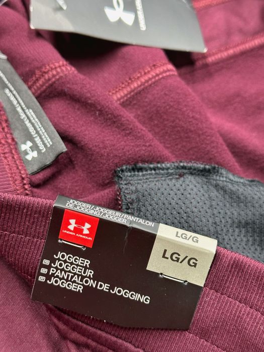 Under Armour спортно долнище ново бордо L размер