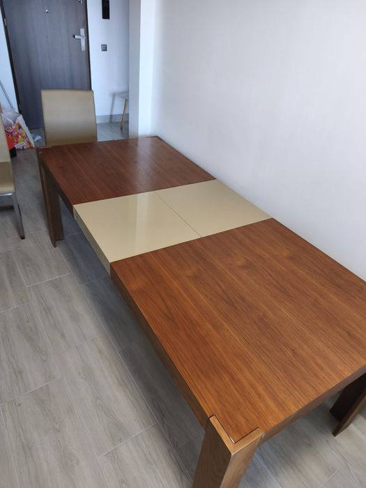 Vând masa cu Scaune extensibila