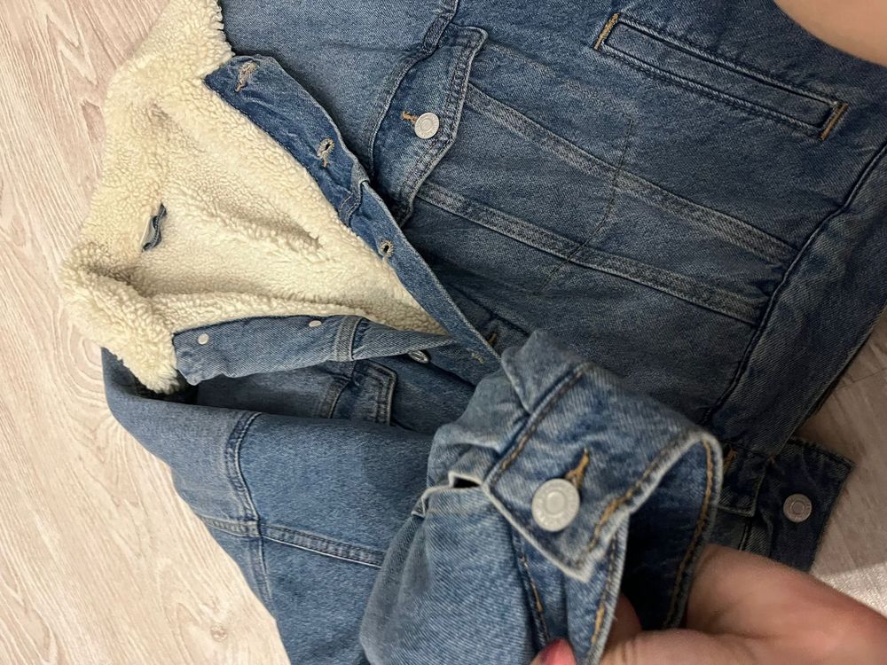 geaca denim h&m.