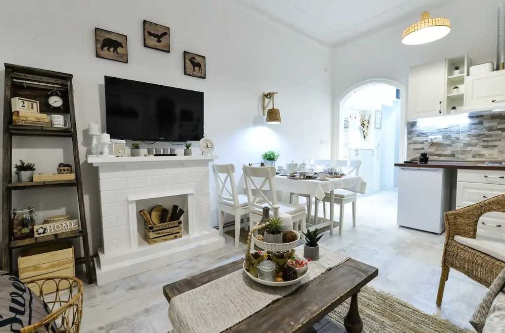 Дава се под наем Двустаен апартамент в Пловдив, Южен - 60 кв.м за 290.7 € - Снимка #1