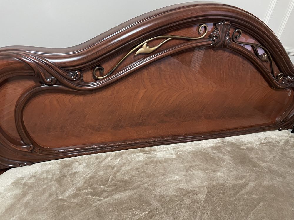 Кровать деревянная без матраса
