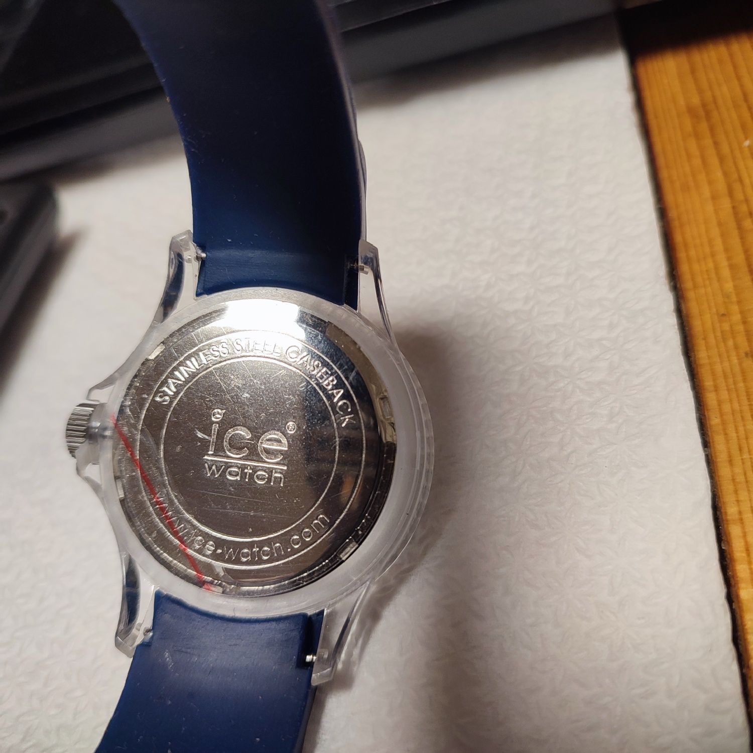 Кварцов часовник Ice watch нов