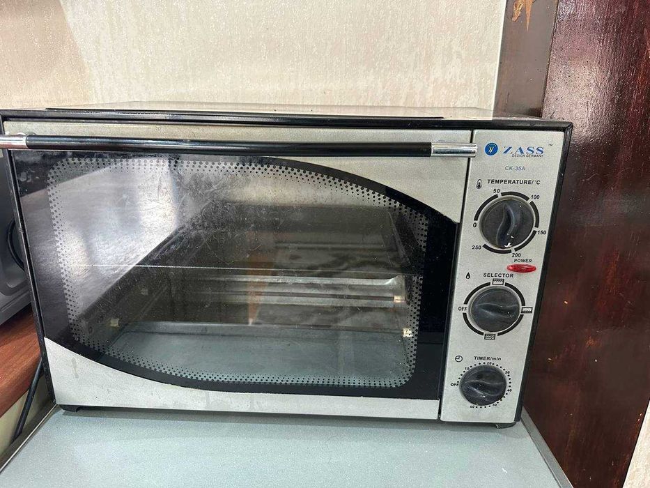 Продается комплект: печь для выпечки + кухонная вытяжка (б/у) рабочая