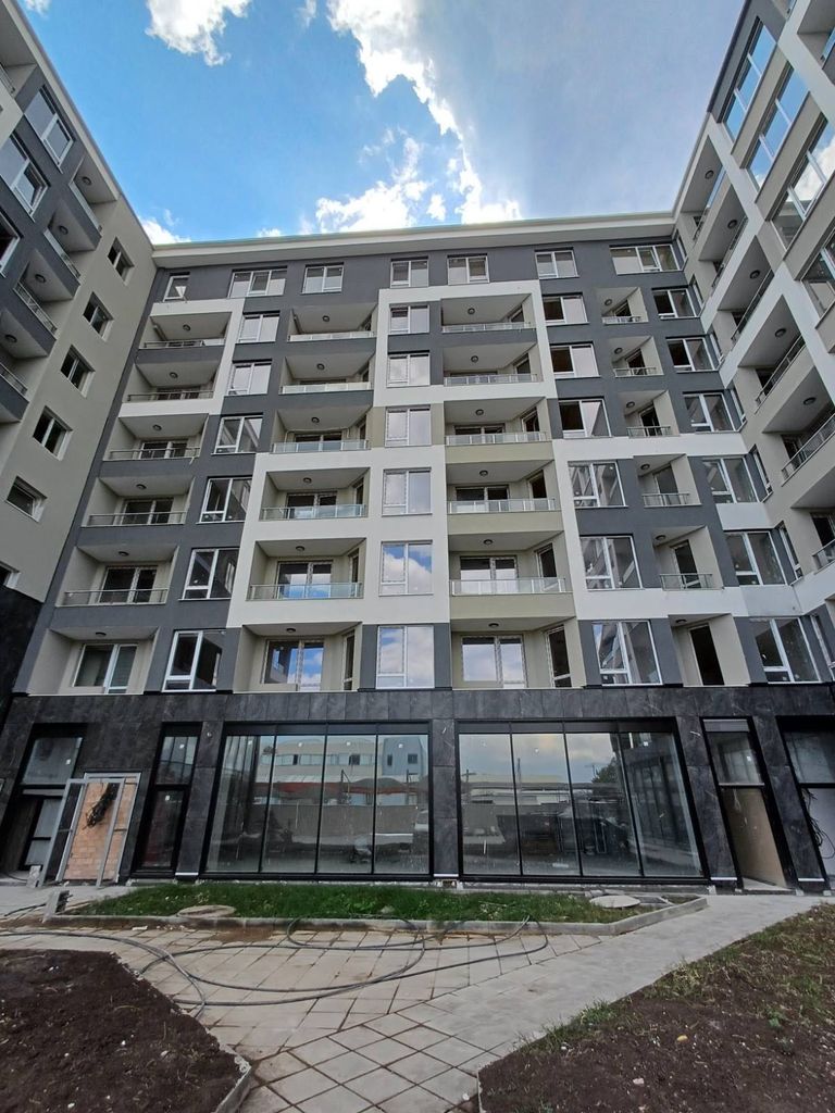 Продава се Двустаен апартамент в Бургас, Лазур - 74 кв.м за 1555 €/кв.м - Снимка #2