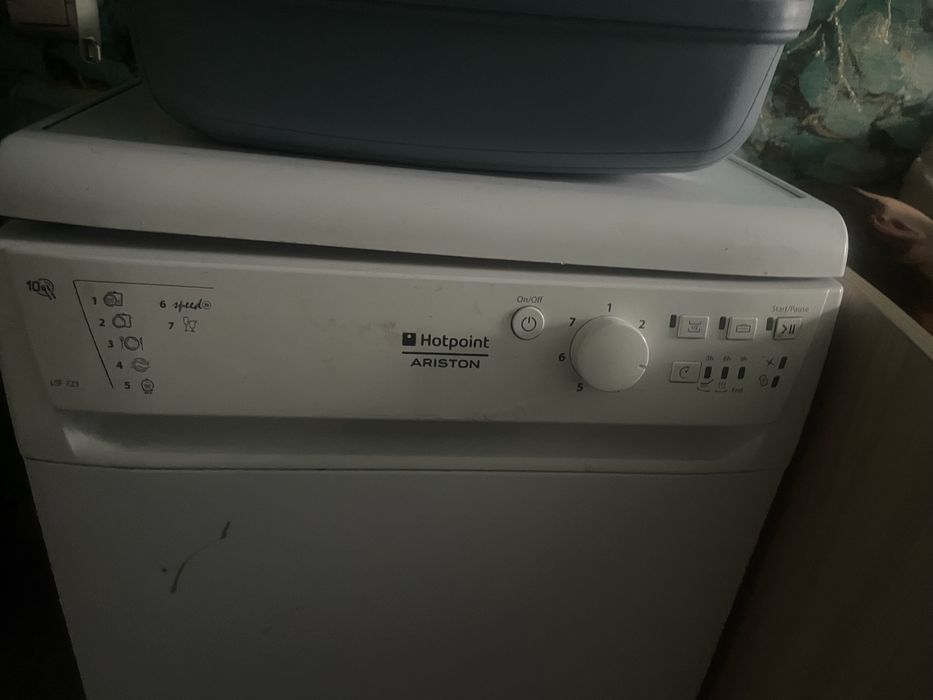 Продам посудомойку Ariston LSF 735