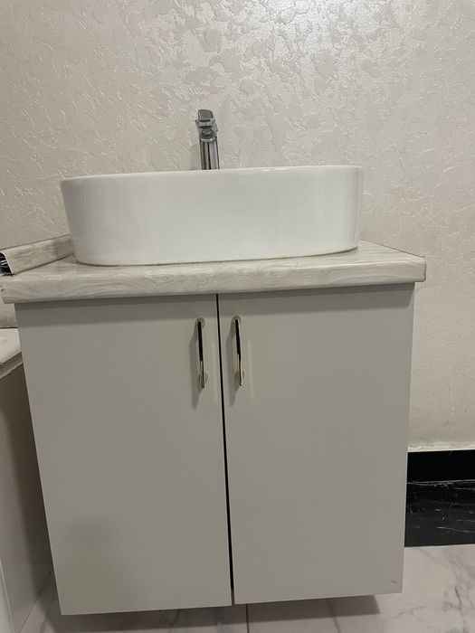 Раковина для ванной смесителем