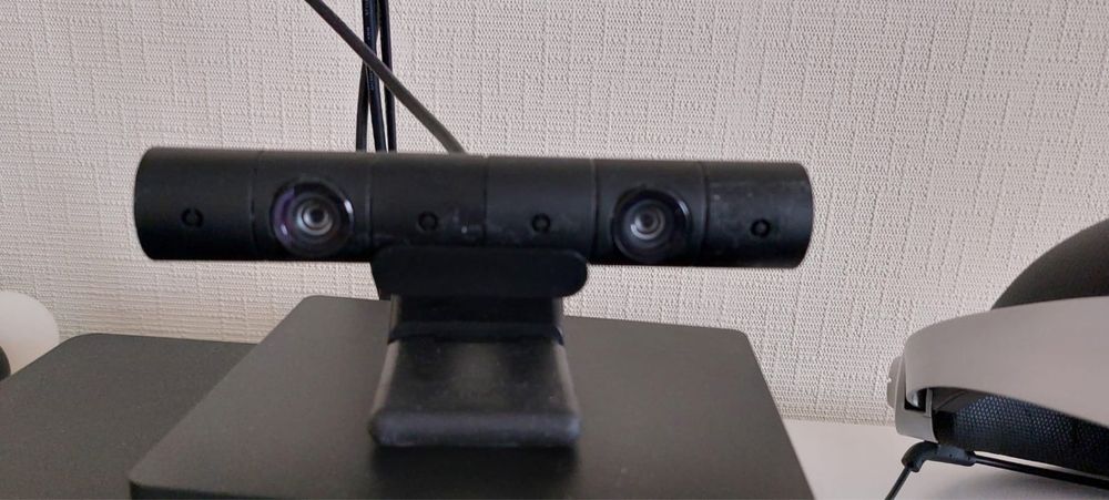 Play Station 4 комплект:VR, 2 move, 11 дисков.