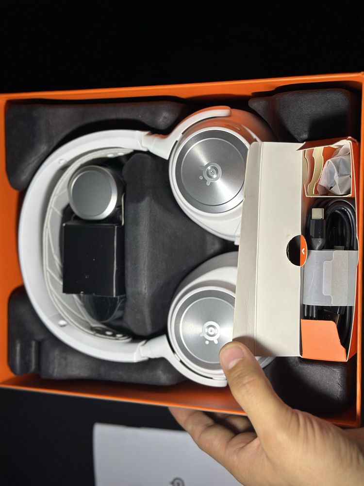 Steelseries Arctis Nova Pro Wireless White