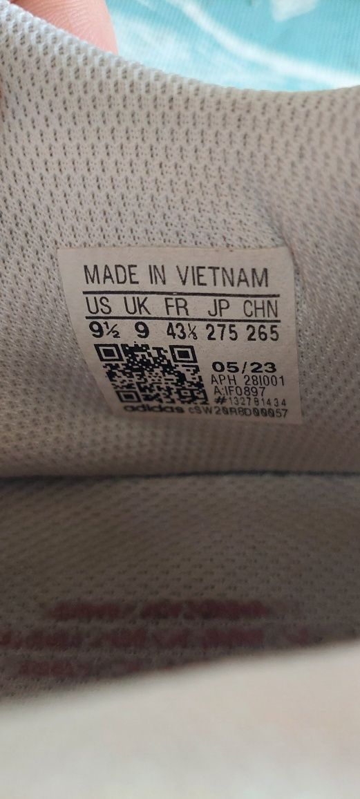 Продавам маратонки Adidas