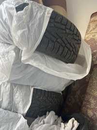 Продаются зимние шины 215/50r17