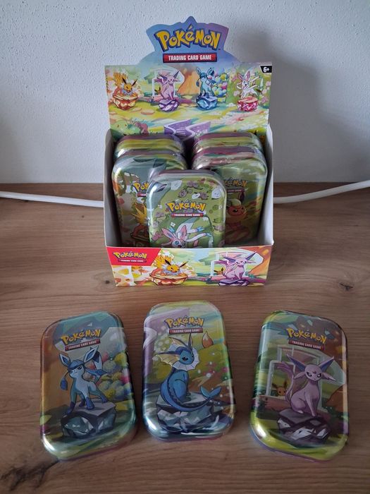 Pokemon Prismatic Evolutions Tin