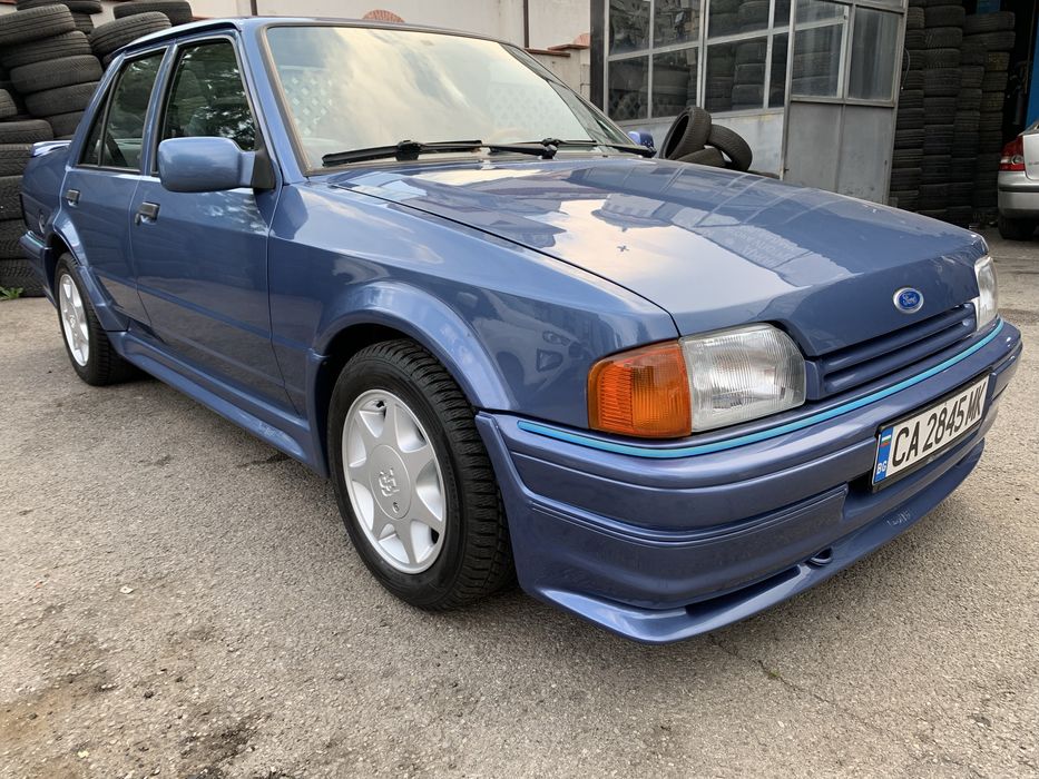 Ретро автомобил Форд Орион РС пакет RS Ford Orion олдтаймер класик XR3