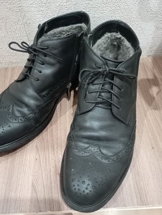 Продам зимние ботинки. Хорошей фирмы . Кожа. Теплые.