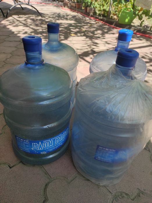 Продам бутыли 19 литровые.