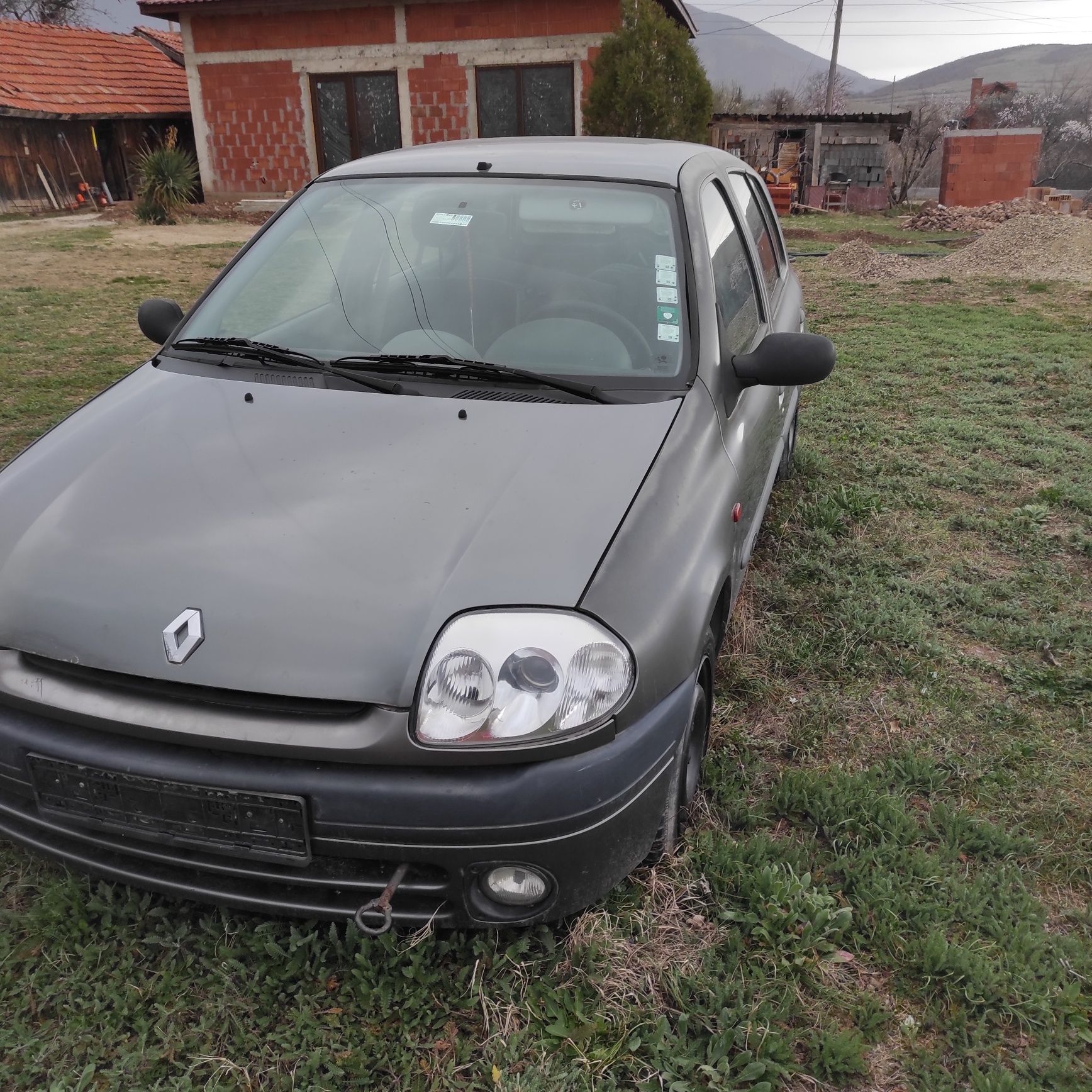 Renault Clio 1.9D на части