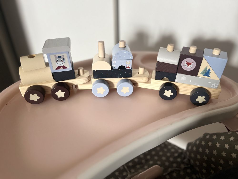 Tren din lemn, jucarie de construit