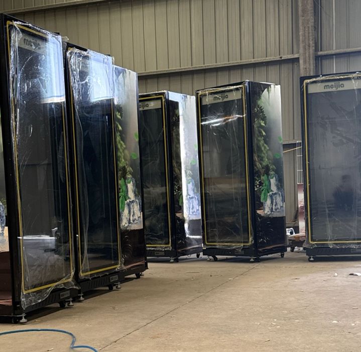 Xaladinik vetrinna xaladeneg vitrinna 750 litr garantiya 1yil