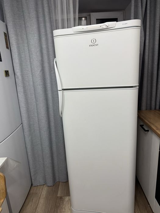 Холодильник Indesit в Сортировке