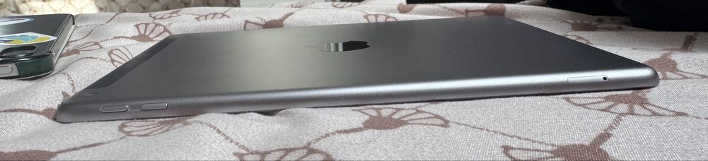 Ipad generatia 5, 128GB, Wifi+cellular