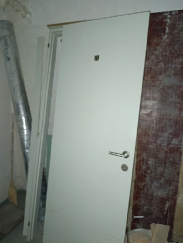Продавам интериора на врата