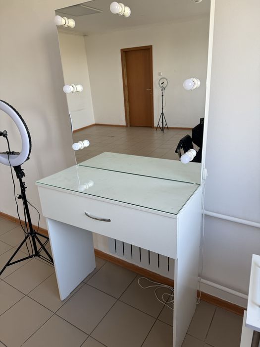 Стол бровиста (визажиста )