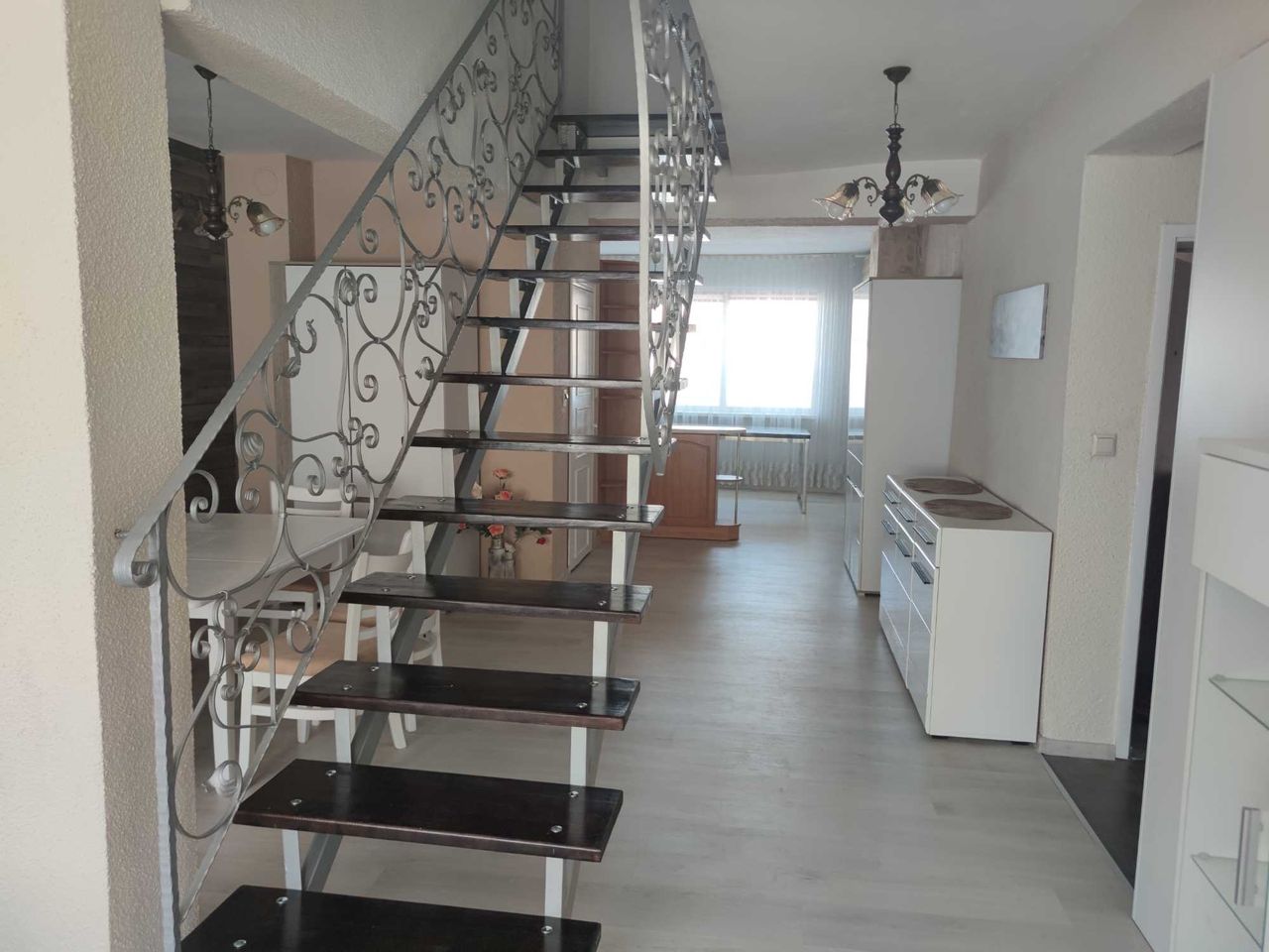 Продава се Многостаен апартамент в Варна, Възраждане 2 - 210 кв.м за 972 €/кв.м - Снимка #4
