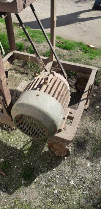 ЦИРКУЛЯР  380 волта , за  строителни дейности  и дърва за огрев