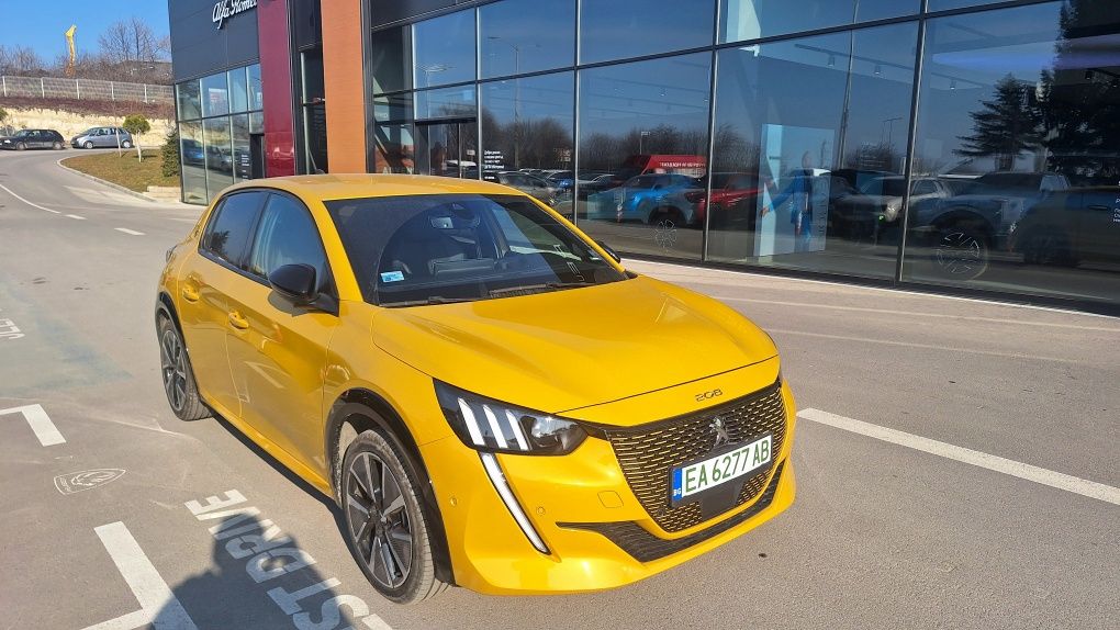 Пежо / Peugeot E 208 GT ЕЛЕКТРИЧЕСКИ с гаранция на батерията до 2029г