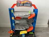 Hot Weels Stunt Garage -игрален комплект детска играчка с колички