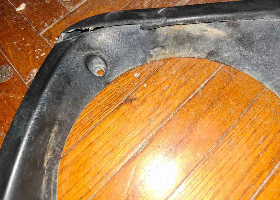 Продам решетку радиатора на Ниву