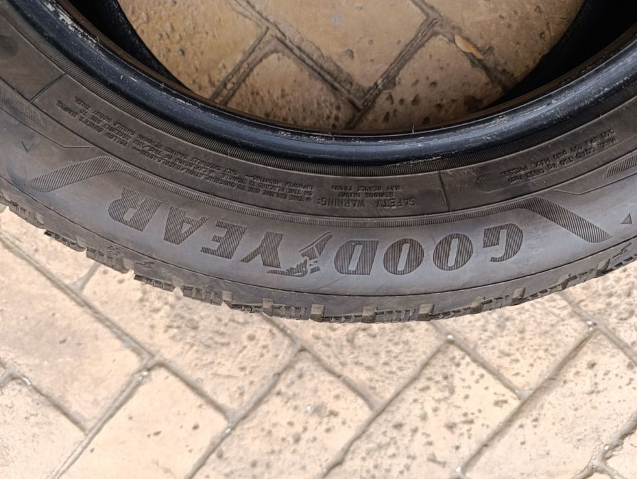 Зимни гуми Good year 215/55/17 dot 4223