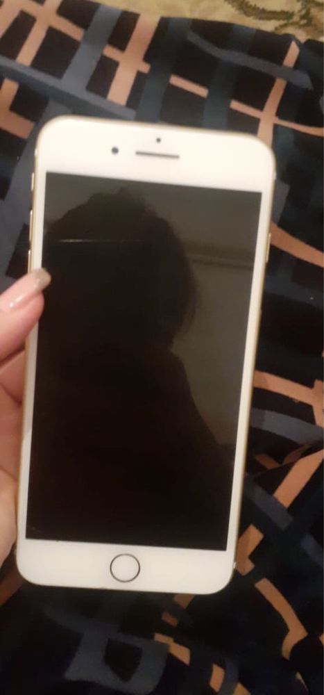 Продаам айфон 7+