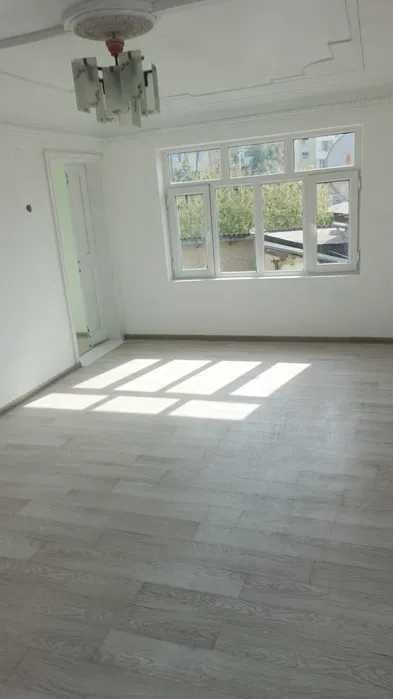 Срочно сдается дом 2 этажа,4 комнаты,3 сотки.Азербайджанский центр.